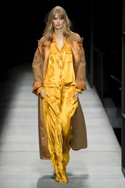 Look 1